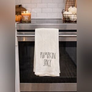 NWOT Rae Dunn Pumpkin Spice, fall hand towels set of 2